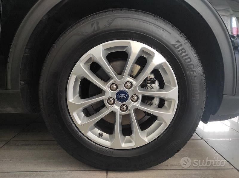 Usata Ford Kuga Titanium 120 CV (88 kW) 2022 Nero SUV
