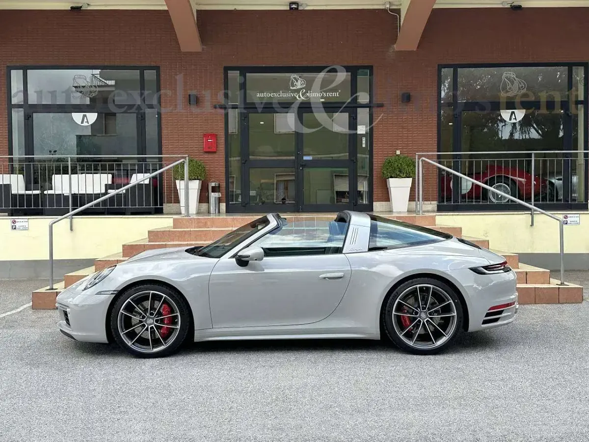 Usata Porsche 992 450 CV (330 kW) 2023 Gesso Cabrio