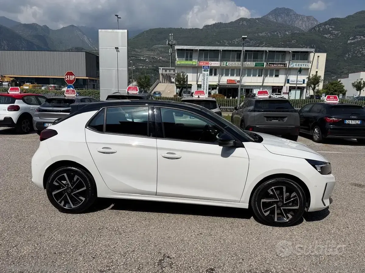Usata Opel Corsa 101 CV (74 kW) 2025 Bianco Utilitaria
