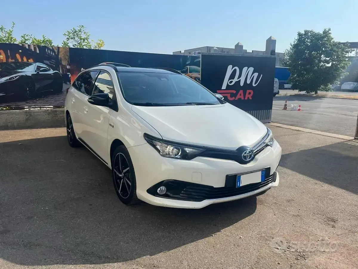 Usata Toyota Auris Touring Sports Style 99 CV (72 kW) 2017 Bianco Station wagon