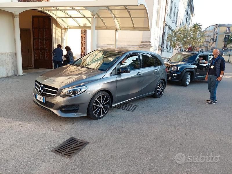 Usata Mercedes B200 2016 Grigio Monovolume
