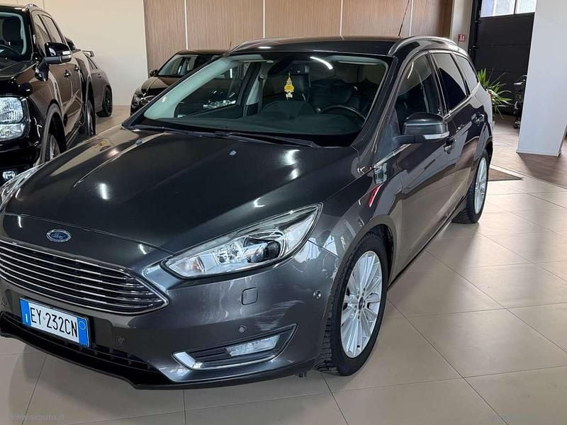 Usata Ford Focus Titanium 120 CV (88 kW) 2015 Grigio Station wagon