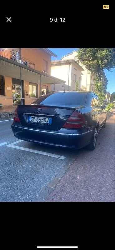 Usata Mercedes E270 Avantgarde 177 CV (130 kW) 2004 Blu/azzurro Berlina
