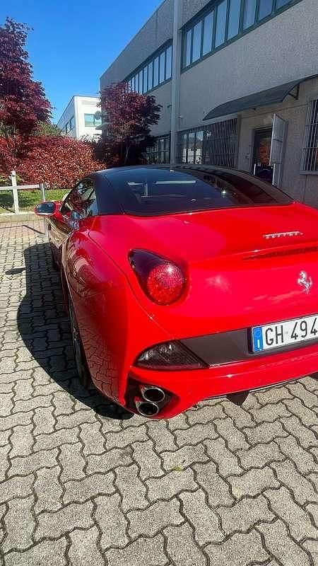 Usata Ferrari California 460 CV (338 kW) 2011 Rosso Cabrio