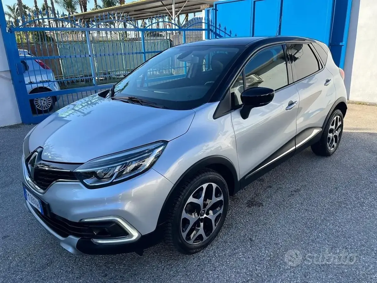 Usata Renault Captur 110 CV (80 kW) 2018 Grigio SUV