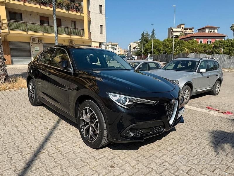 Nero Usata 2018 Alfa Romeo Stelvio Super SUV | 18.000 € (Buon prezzo) - Immagine 1/4