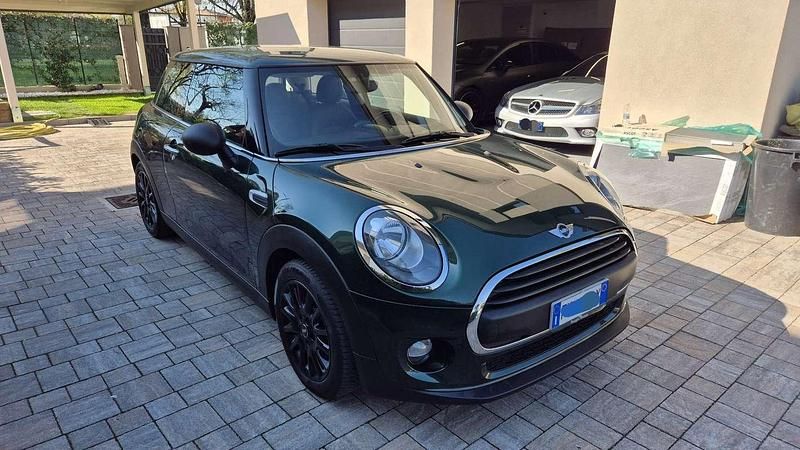 Usata Mini ONE 90 CV (66 kW) 2017 Verde Utilitaria