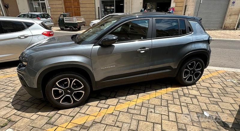 Usata Jeep Avenger Summit 101 CV (74 kW) 2024 Grigio SUV