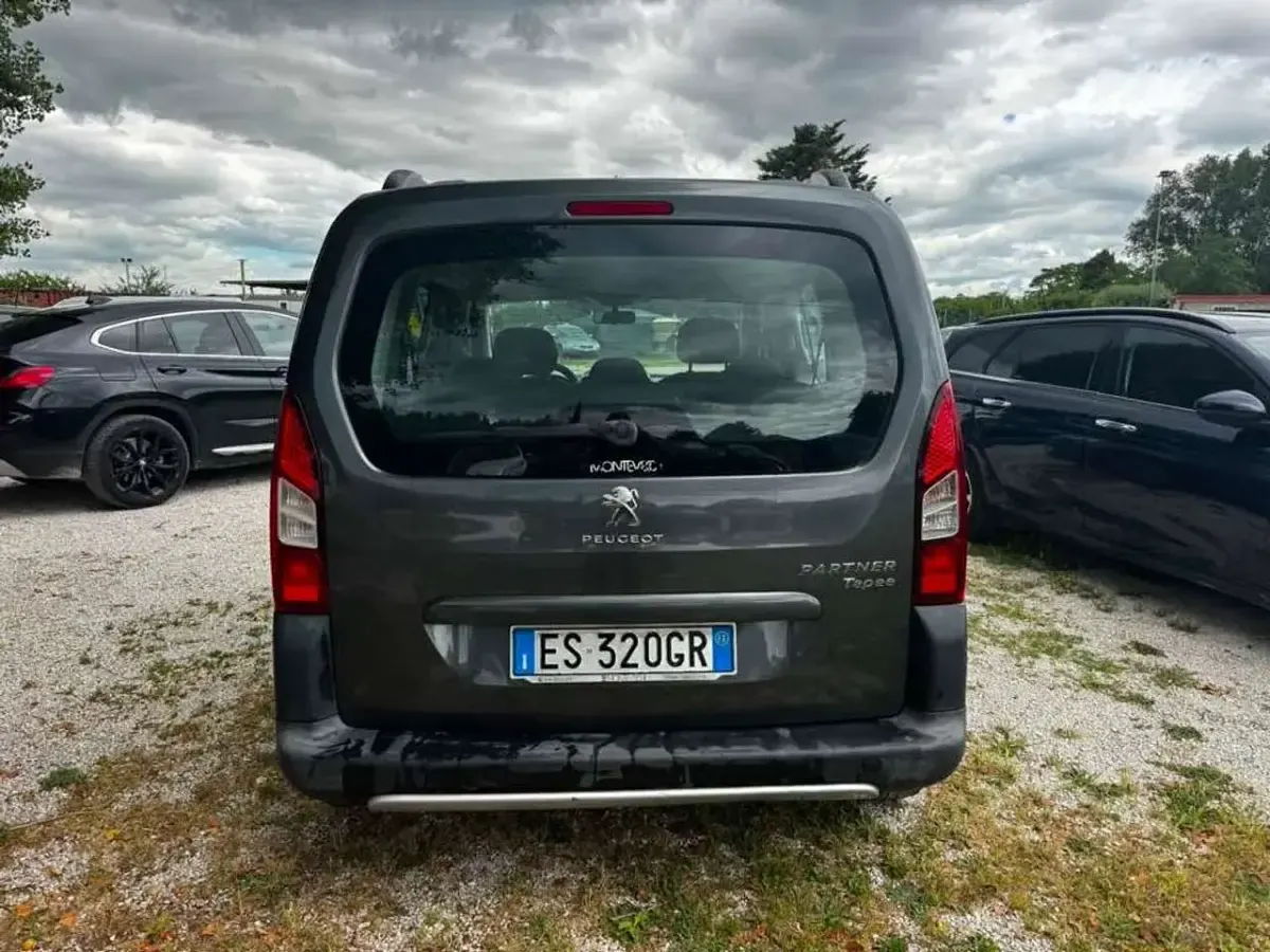 Usata Peugeot TePee Access 92 CV (67 kW) 2013 Grigio Furgone
