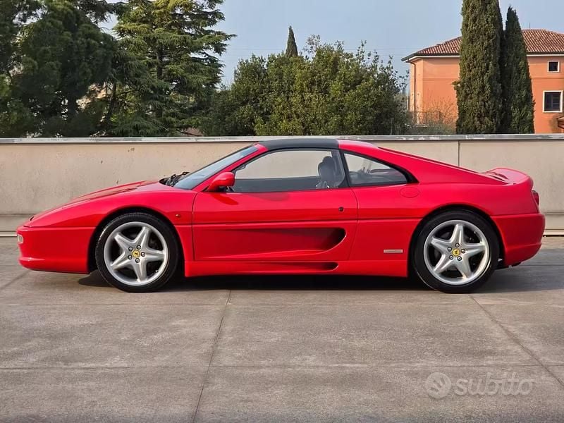 Usata Ferrari F355 381 CV (280 kW) 1996 Rosso Cabrio