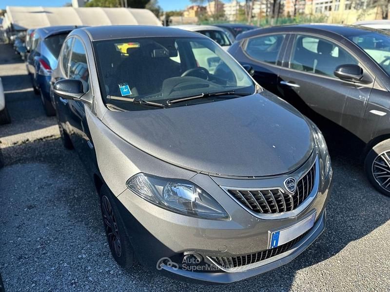 Usata Lancia Ypsilon S 70 CV (51 kW) 2024 Grigio Utilitaria