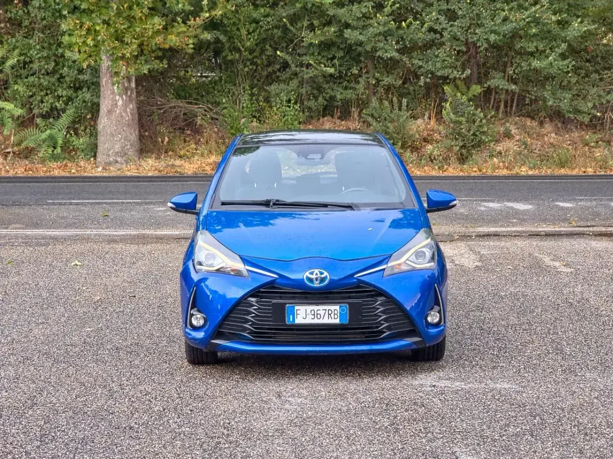 Usata Toyota Yaris Hybrid Edition 73 CV (53 kW) 2017 Blu Berlina