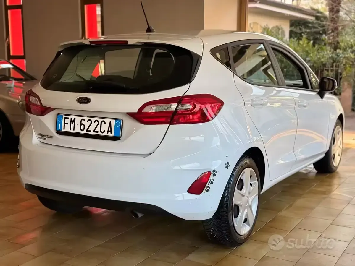 Usata Ford Fiesta Titanium 85 CV (62 kW) 2017 Bianco Utilitaria