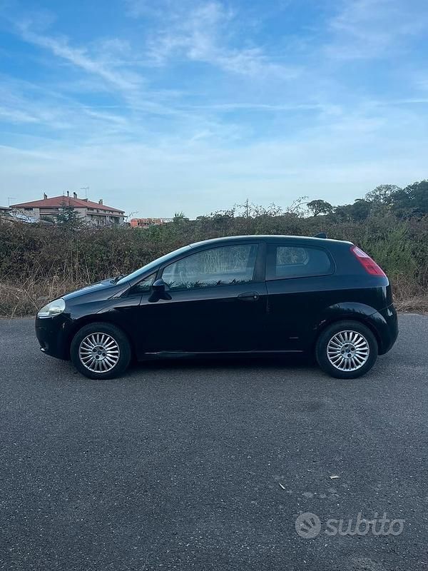 Usata Fiat Grande Punto Active 65 CV (47 kW) 2005 Nero Utilitaria