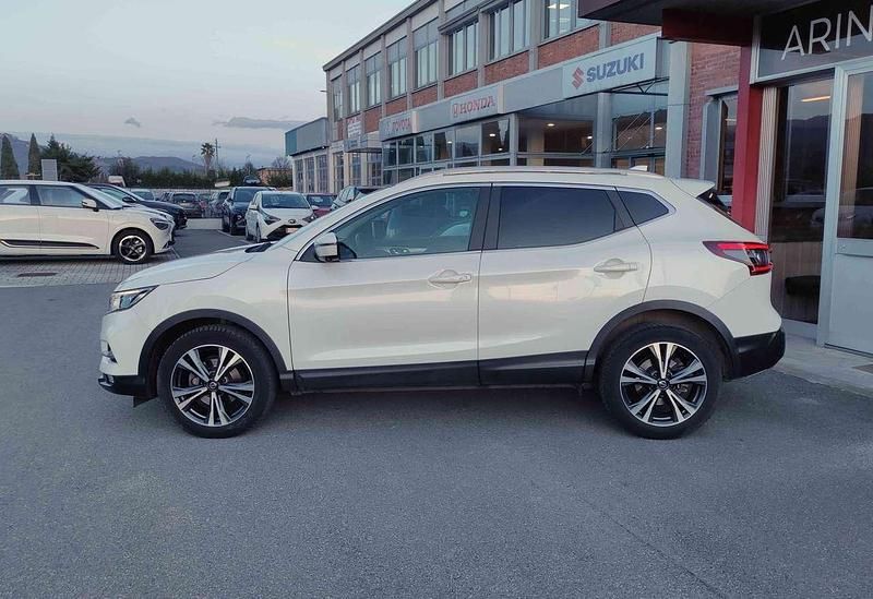Usata Nissan Qashqai N-Connecta 116 CV (85 kW) 2019 White pearl brilliant SUV