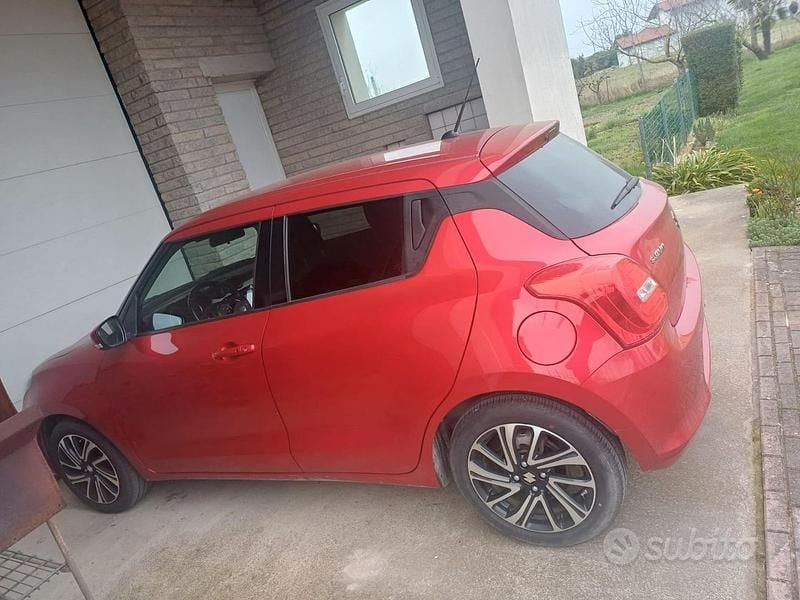 Usata Suzuki Swift 112 CV (82 kW) 2017 Rosso Utilitaria