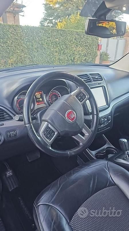 Usata Fiat Freemont Cross 170 CV (125 kW) 2015 Grigio SUV