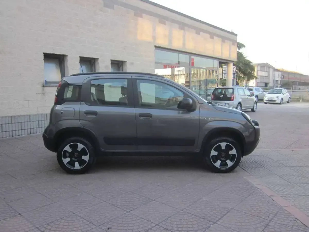 Usata Fiat Panda Cross Cross 86 CV (63 kW) 2021 Grigio scuro Utilitaria