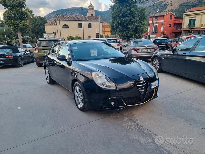 Nero Usata 2011 Alfa Romeo Giulietta Distinctive Tre volumi | 5000 € (Buon prezzo) - Immagine 1/4