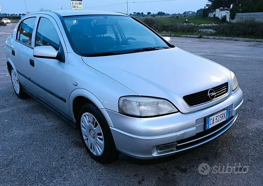 Usata Opel Astra Club 75 CV (55 kW) 2002 Grigio Berlina