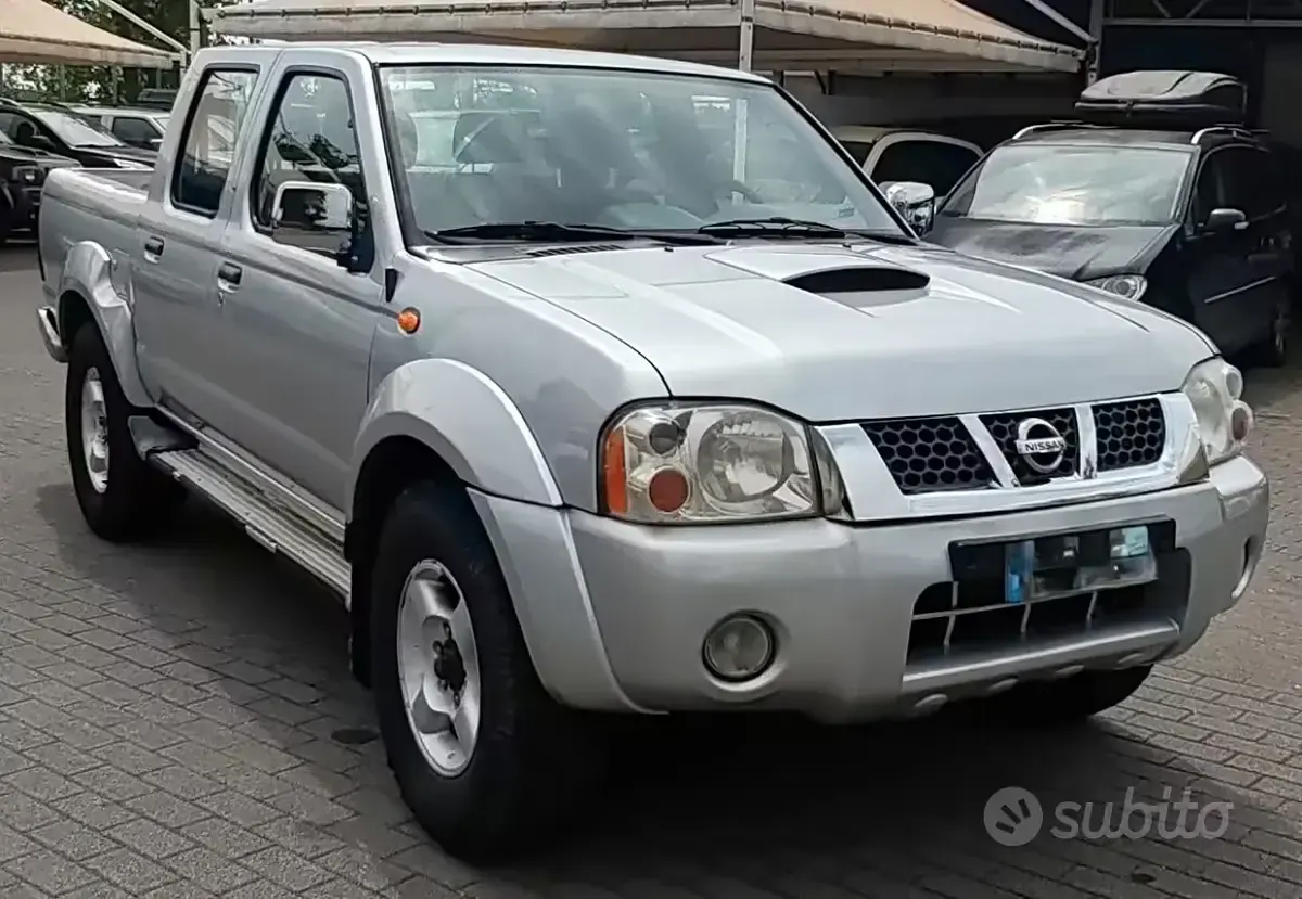 Usata Nissan Navara 133 CV (97 kW) 2002 Grigio Pick-up