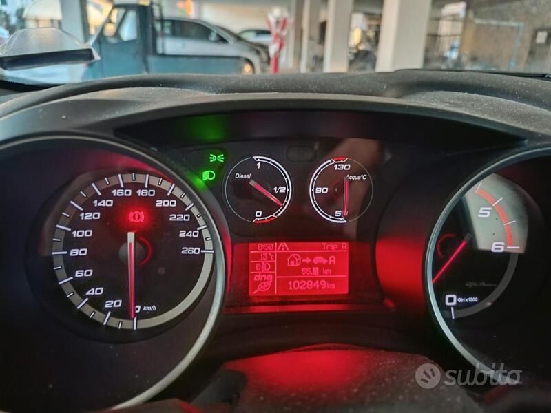 Bianco Usata 2015 Alfa Romeo Giulietta Distinctive Due volumi | 9000 € (Buon prezzo) - Immagine 1/4