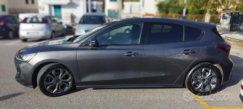 Usata Ford Focus ST-Line X 115 CV (84 kW) 2023 Grigio Berlina
