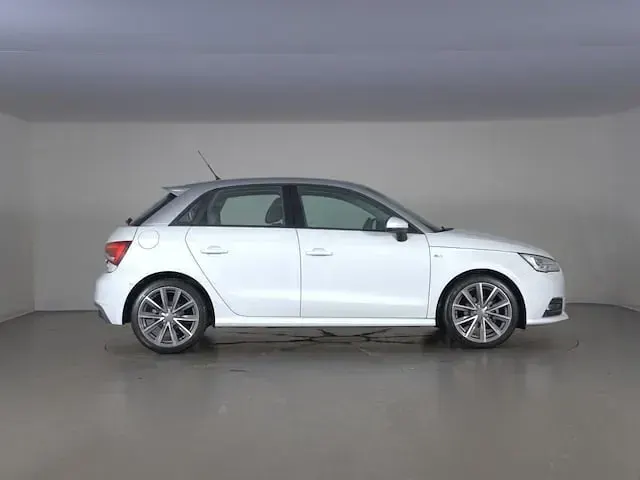Usata Audi A1 Sportback Admired 95 CV (69 kW) 2018 Bianco ghiacciaio metallizzato Utilitaria