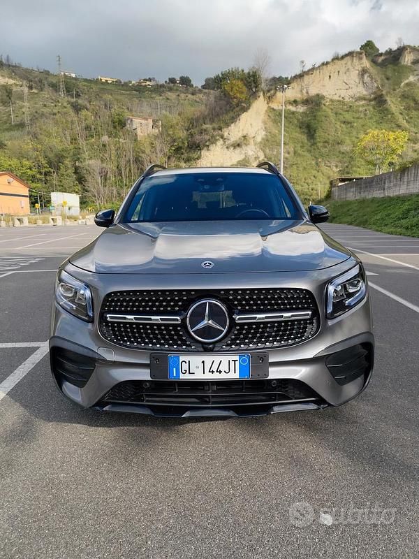 Grigio Usata 2023 Mercedes GLB200 Premium SUV | 38.500 € (Buon prezzo) - Immagine 1/4