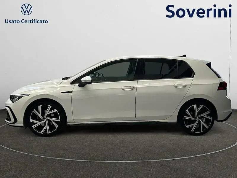 Usata VW Golf VIII R-line 150 CV (110 kW) 2021 Bianco Utilitaria