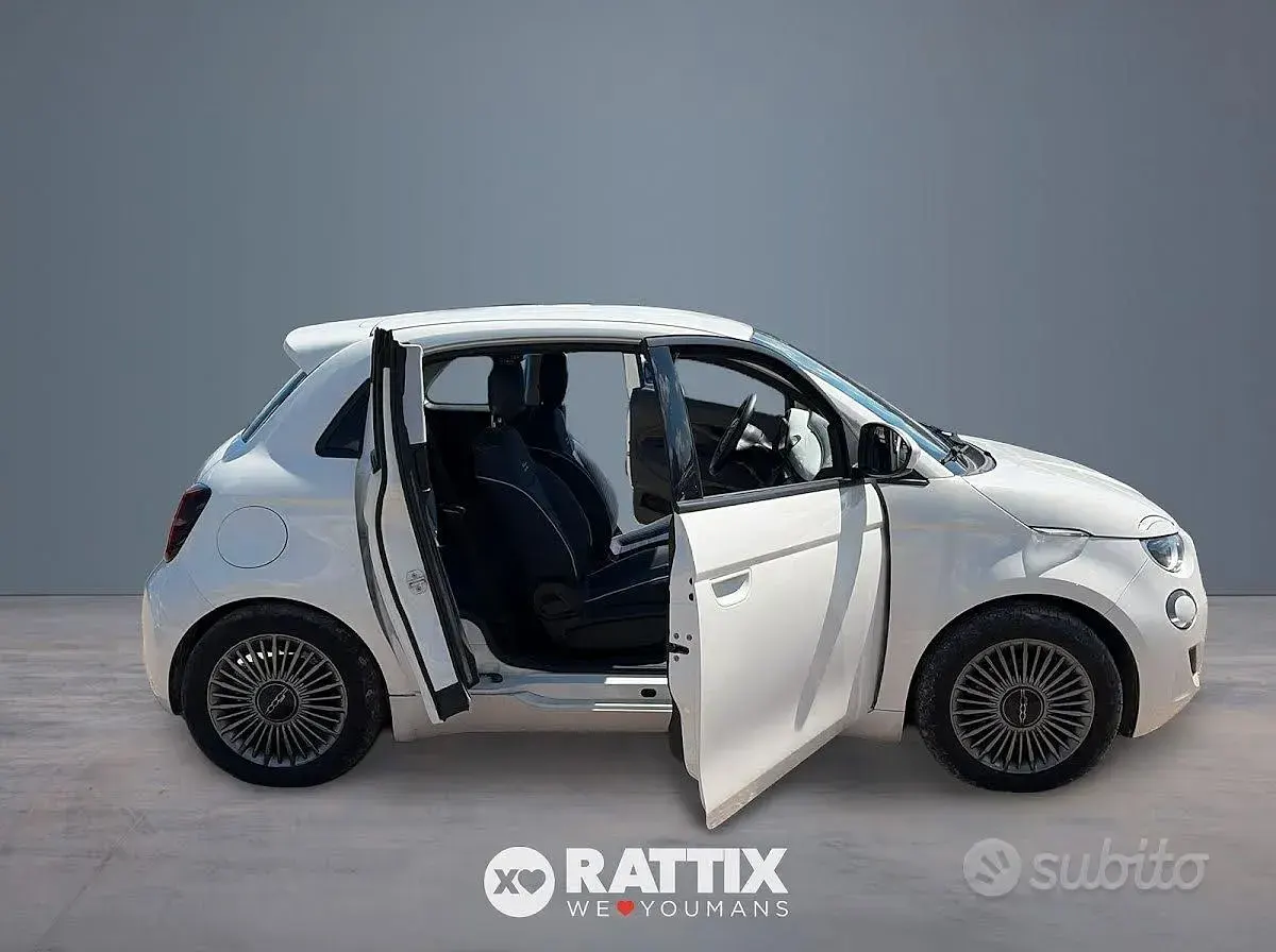 Używany Fiat 500e Passion 42 kW (58 KM) 2021 Biały Sedan/Limuzyna