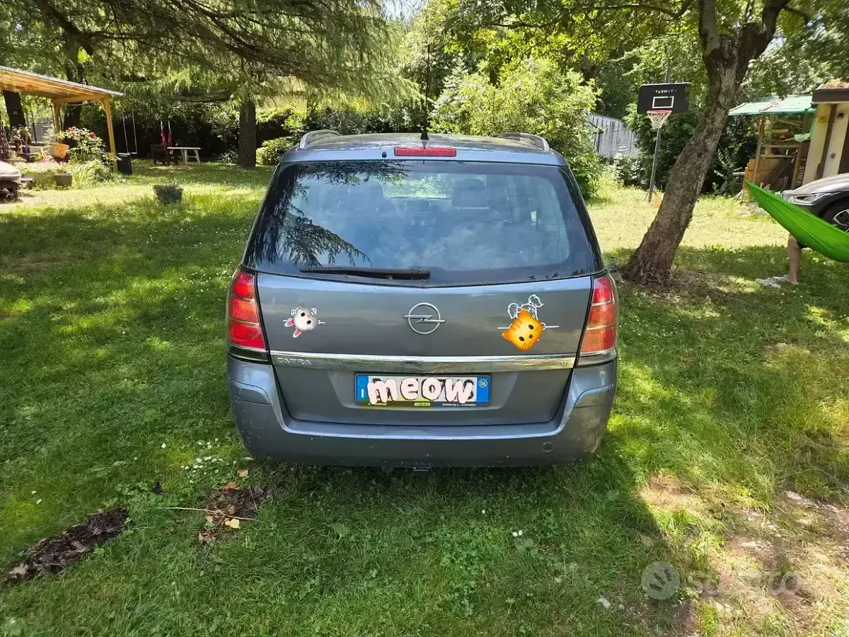 Usata Opel Zafira Cosmo 140 CV (102 kW) 2006 Grigio Monovolume
