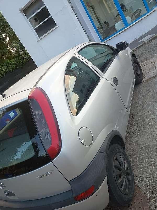 Usata Opel Corsa Comfort 58 CV (42 kW) 2002 Utilitaria