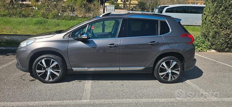 Usata Peugeot 2008 Allure 100 CV (73 kW) 2016 Grigio SUV