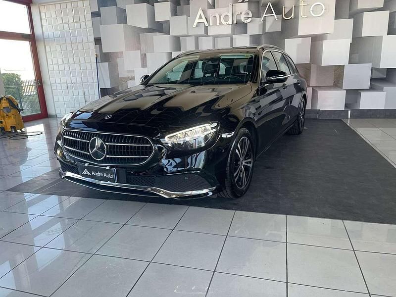 Usata Mercedes E200 Premium 160 CV (117 kW) 2022 Nero ossidiana metall Station wagon