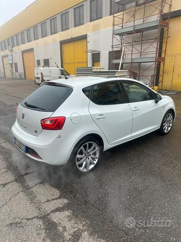 Usata Seat Ibiza 105 CV (77 kW) 2014 Bianco Utilitaria
