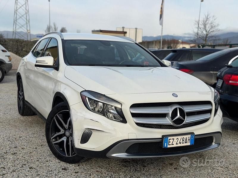 Usata Mercedes GLA200 Premium 136 CV (100 kW) 2015 Bianco SUV