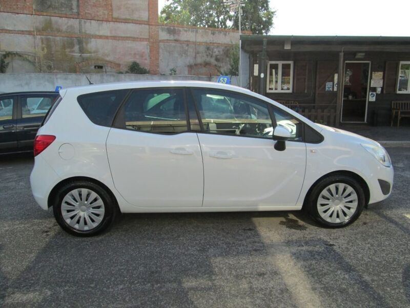 Usato 2011 Opel Meriva 1.4 Benzin 101 CV (6.900 €)