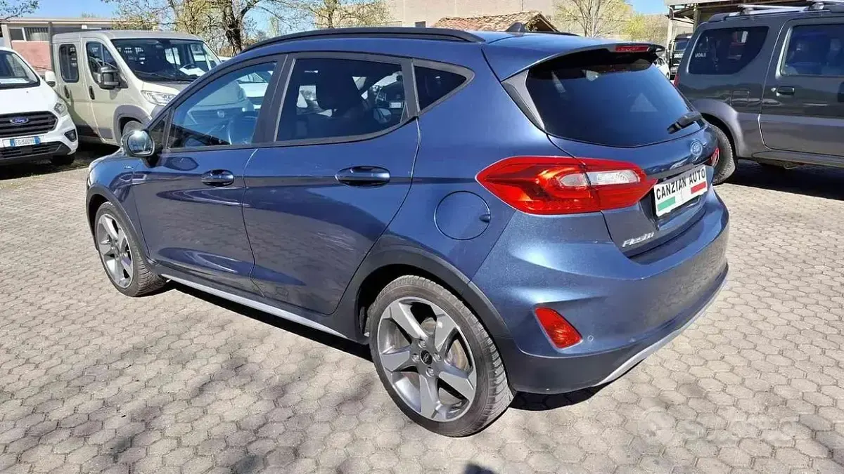 Usata Ford Fiesta Active 101 CV (74 kW) 2019 Blu Utilitaria