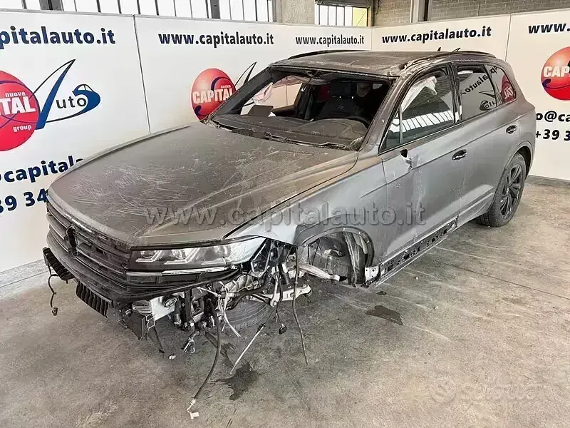 Usata VW Touareg R-line 231 CV (169 kW) 2025 SUV