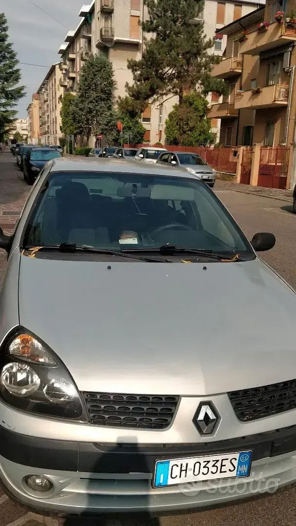 Usata Renault Clio 58 CV (42 kW) 2003 Grigio Utilitaria