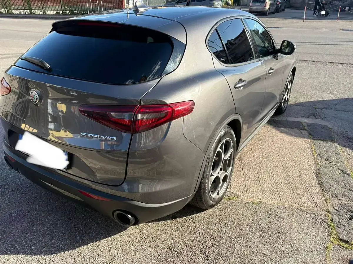 Usata Alfa Romeo Stelvio 160 CV (117 kW) 2022 Grigio SUV