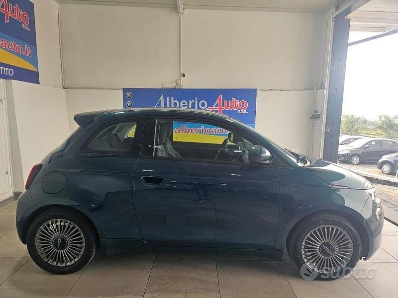 Usata Fiat 500e Icon 86 kW (118 CV) 2022 Blu Berlina
