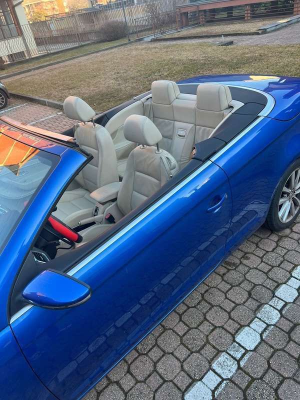 Blu/azzurro Usata 2011 VW Eos Cabrio | 7500 € (Buon prezzo) - Immagine 1/4