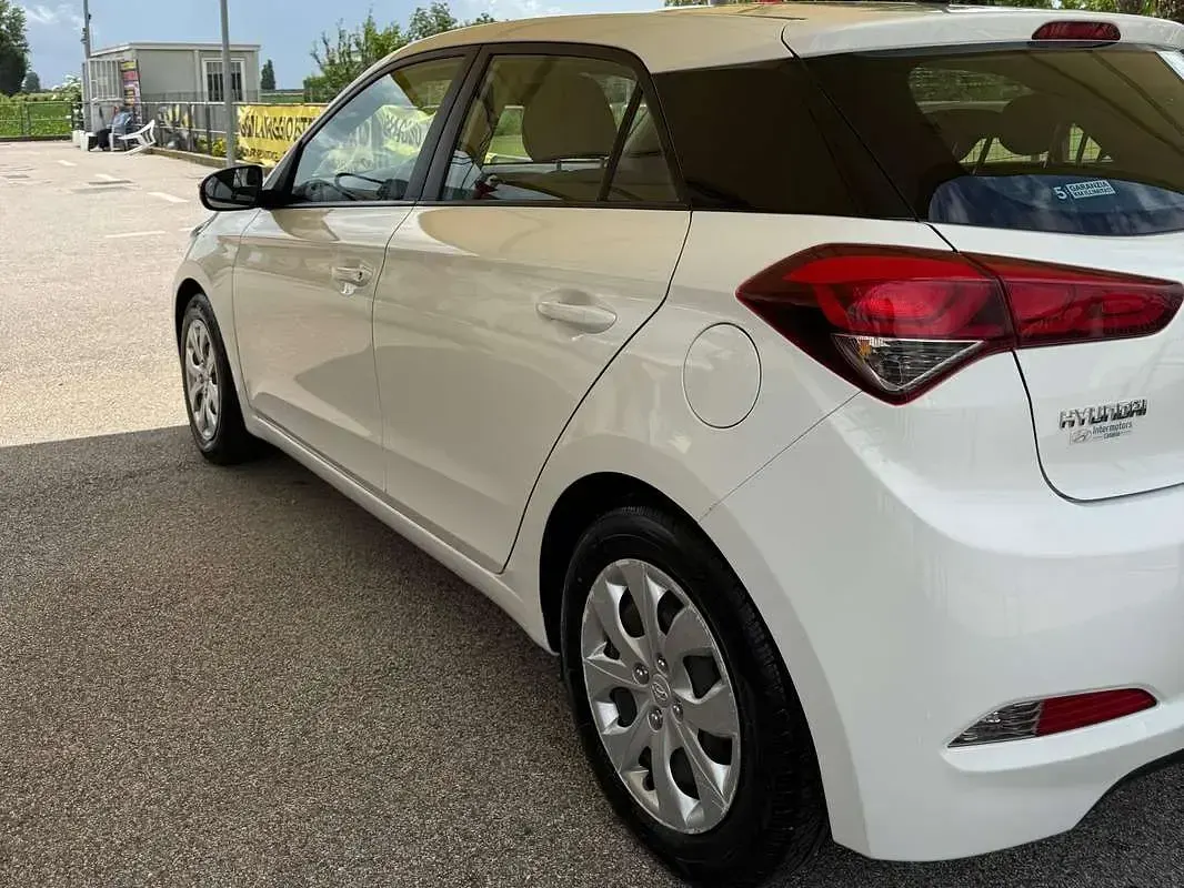 Usata Hyundai i20 Classic 75 CV (55 kW) 2018 Bianco Utilitaria