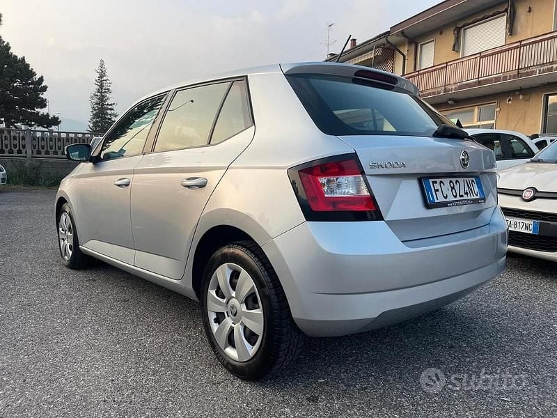 Begagnad Skoda Fabia Ambition 75 HK (55 kW) 2016 Grå Sedan