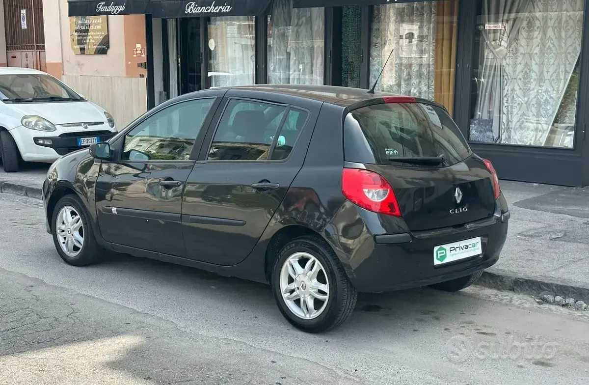 Usata Renault Clio II LE 75 CV (55 kW) 2008 Nero Berlina