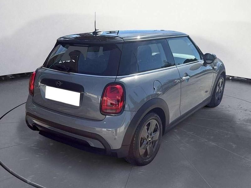 Usata Mini ONE Classic 102 CV (75 kW) 2021 Grigio metallizzato scuro Utilitaria