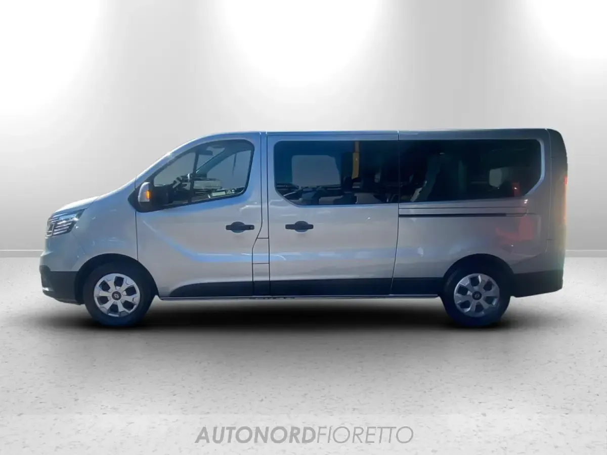 Usata Renault Trafic 150 CV (110 kW) 2024 Grigio Monovolume