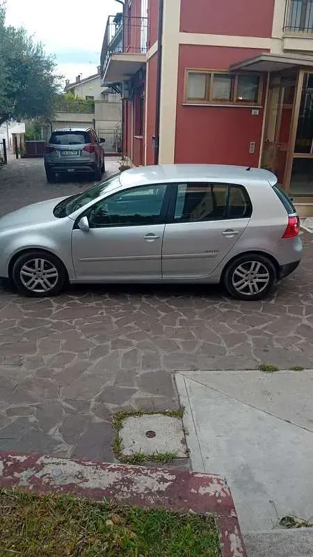 Usata VW Golf IV 105 CV (77 kW) 2003 Berlina